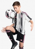 Ювентус форма детская аутентичная сезон 2025/26 домашняя (майка+шорты)