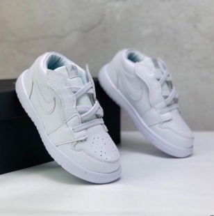Детские спортивные кроссовки Nike AJ1 белые